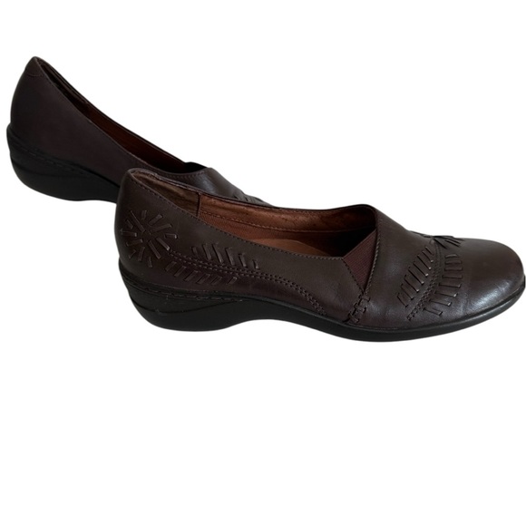 Hush Puppies Brown Loafers with Floral Embroidery - Picture 3 of 10